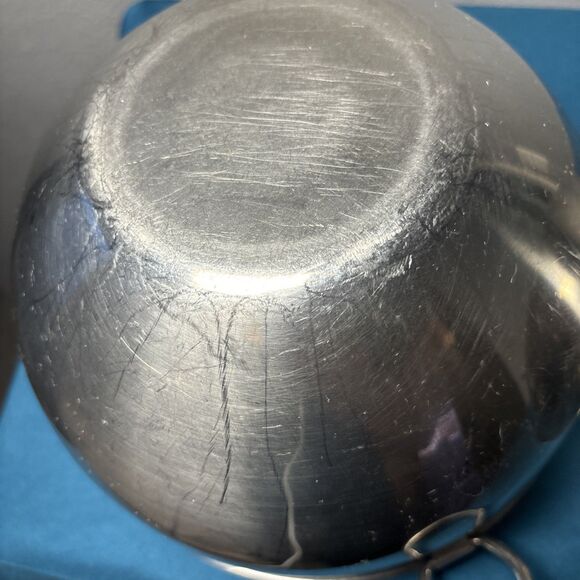 Nesting Mixing Bowls Set of 3 Metal with thumb rings 8”, 7” & 5.5” - Picture 11 of 16